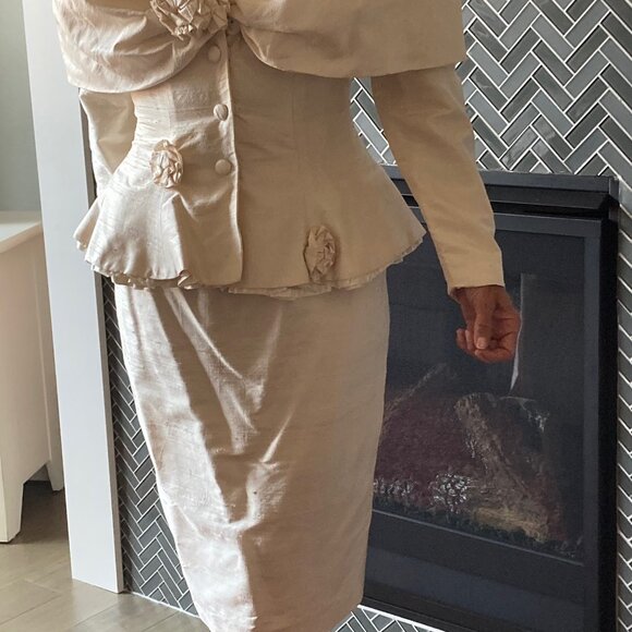 Raw silk suit.  Pencil skirt and peplum jacket.  Cream colored. - Picture 1 of 5